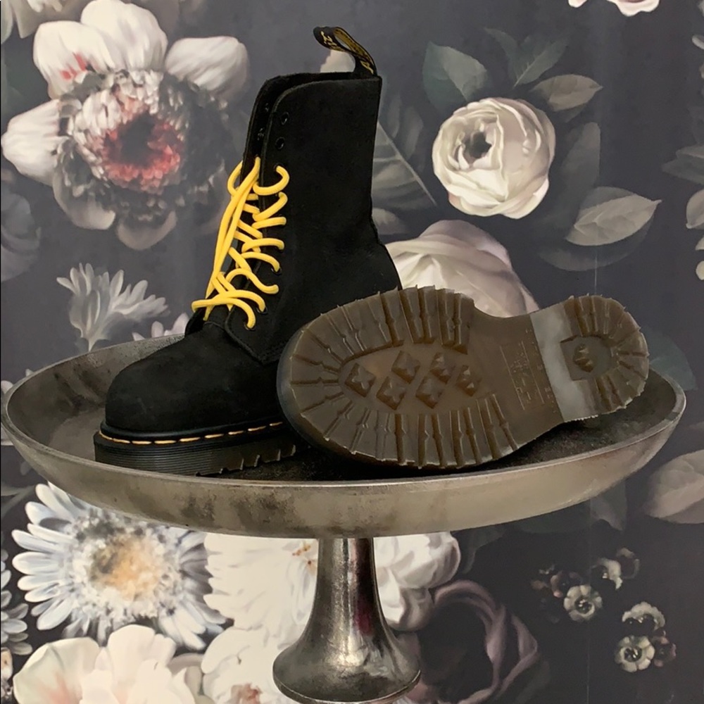 1919 Dr. Marten 10 hole textures soft suede boots